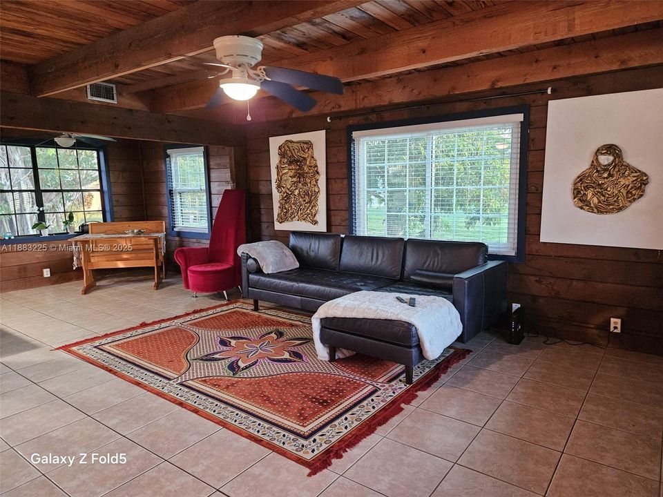 待售: $285,000 (2 贝兹, 1 浴室, 1664 平方英尺)