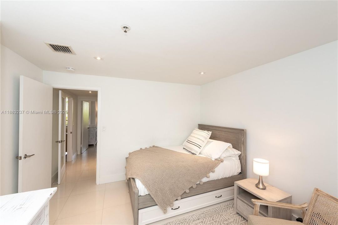 For Sale: $1,900,000 (3 beds, 2 baths, 1546 Square Feet)