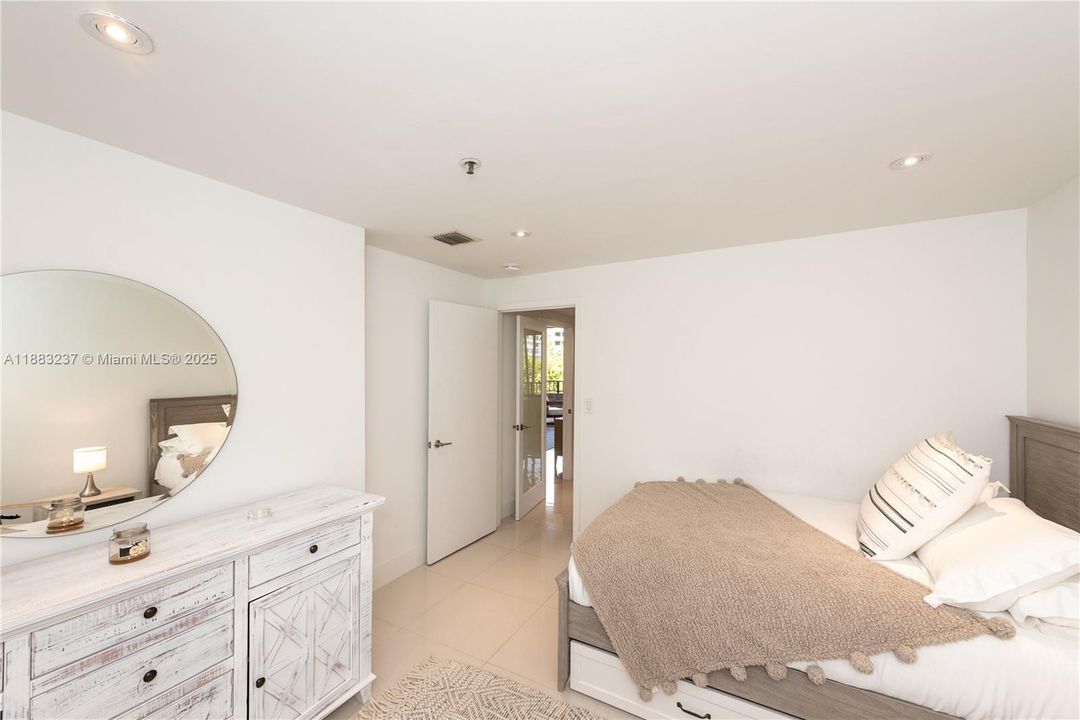 For Sale: $1,900,000 (3 beds, 2 baths, 1546 Square Feet)