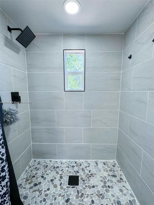 На продажу: $225,000 (2 спален, 1 ванн, 672 Квадратных фут)