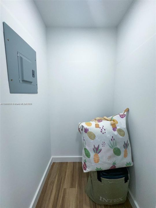 На продажу: $225,000 (2 спален, 1 ванн, 672 Квадратных фут)