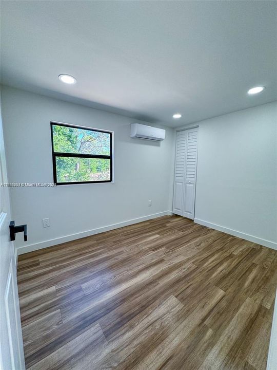 На продажу: $225,000 (2 спален, 1 ванн, 672 Квадратных фут)