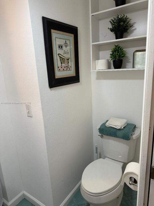 Под контрактом: $1,400 (0 спален, 1 ванн, 4134 Квадратных фут)