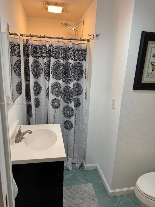 Под контрактом: $1,400 (0 спален, 1 ванн, 4134 Квадратных фут)