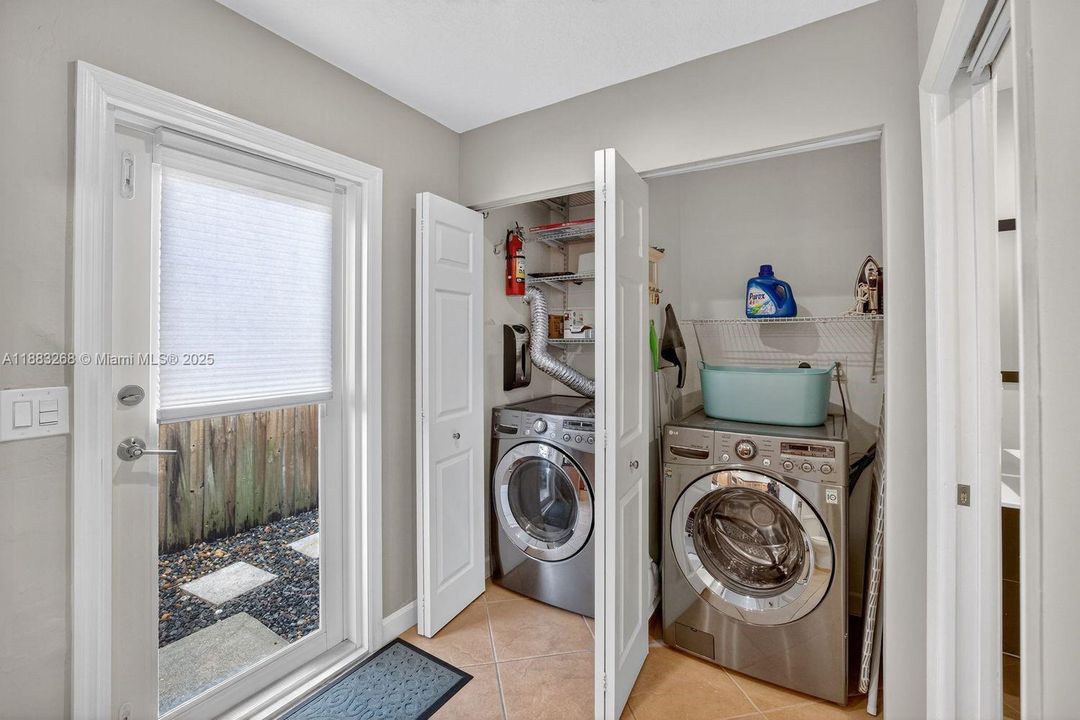 Active With Contract: $599,000 (2 beds, 2 baths, 1166 Square Feet)