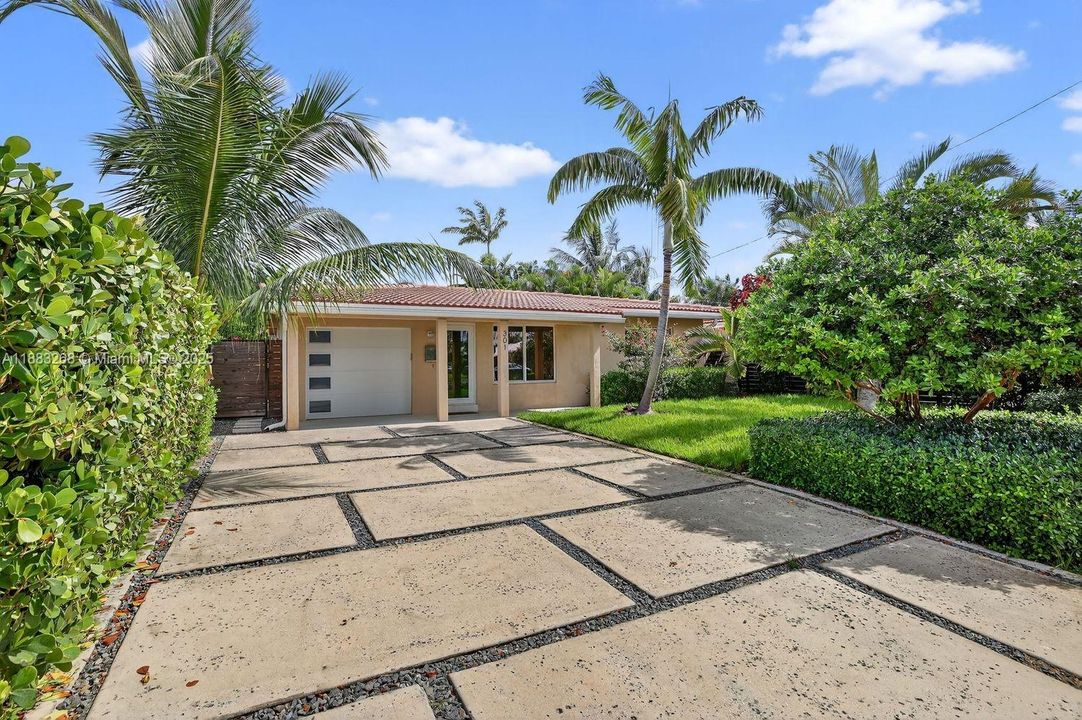 Active With Contract: $599,000 (2 beds, 2 baths, 1166 Square Feet)