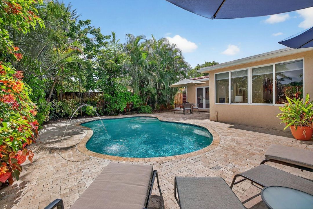 Active With Contract: $599,000 (2 beds, 2 baths, 1166 Square Feet)