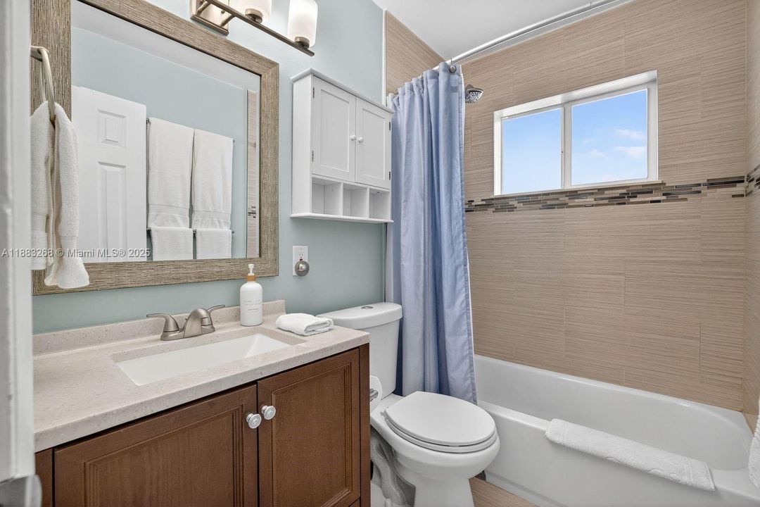 Active With Contract: $599,000 (2 beds, 2 baths, 1166 Square Feet)