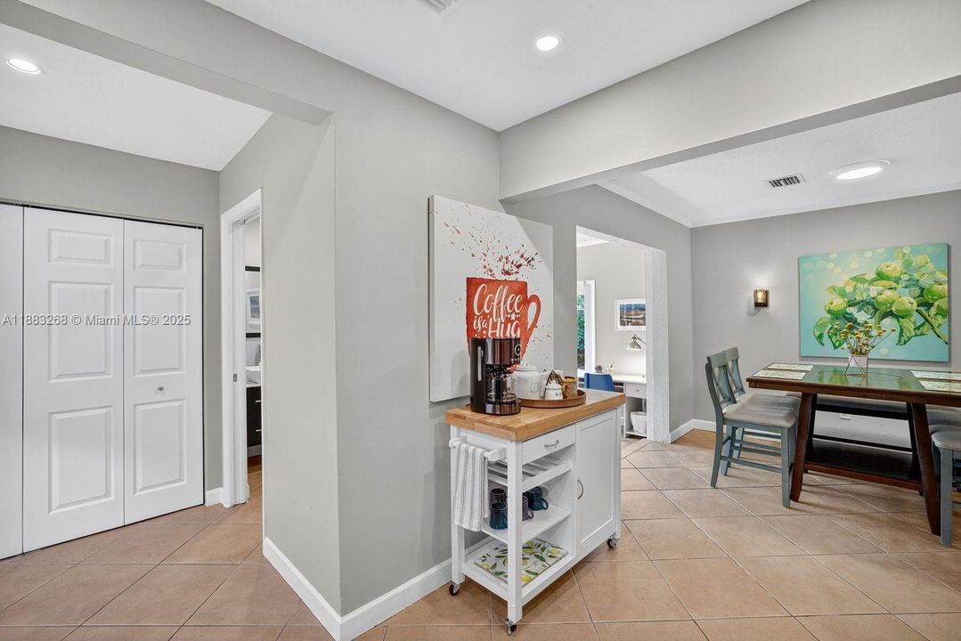 Active With Contract: $599,000 (2 beds, 2 baths, 1166 Square Feet)