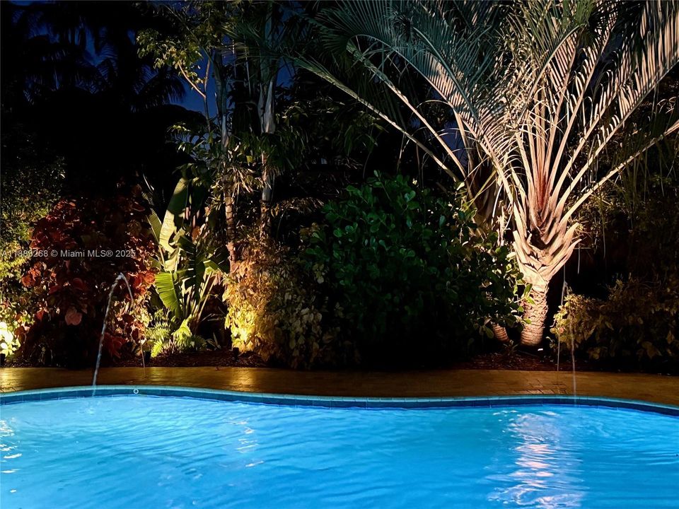 Active With Contract: $599,000 (2 beds, 2 baths, 1166 Square Feet)