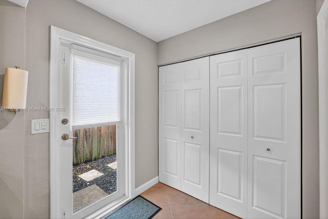 Active With Contract: $599,000 (2 beds, 2 baths, 1166 Square Feet)