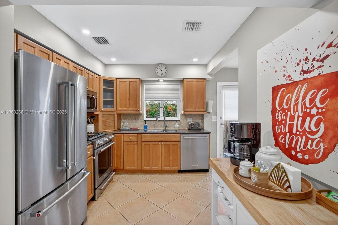 Active With Contract: $599,000 (2 beds, 2 baths, 1166 Square Feet)