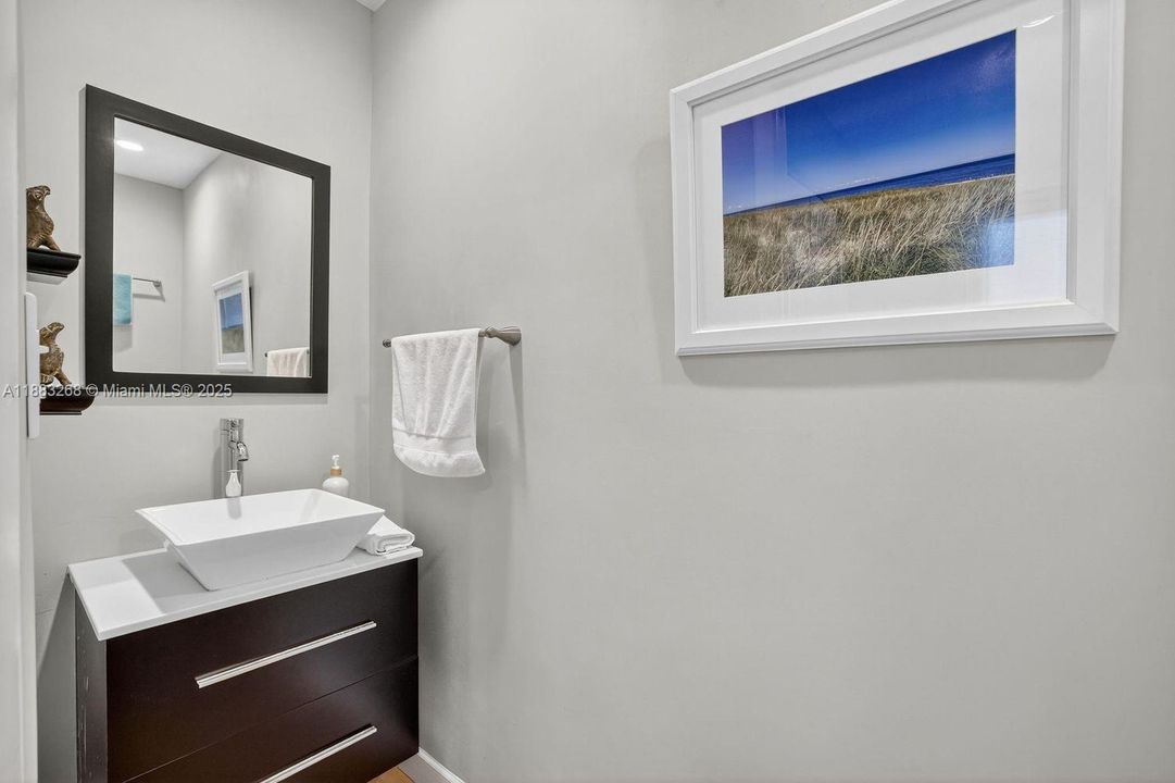 Active With Contract: $599,000 (2 beds, 2 baths, 1166 Square Feet)