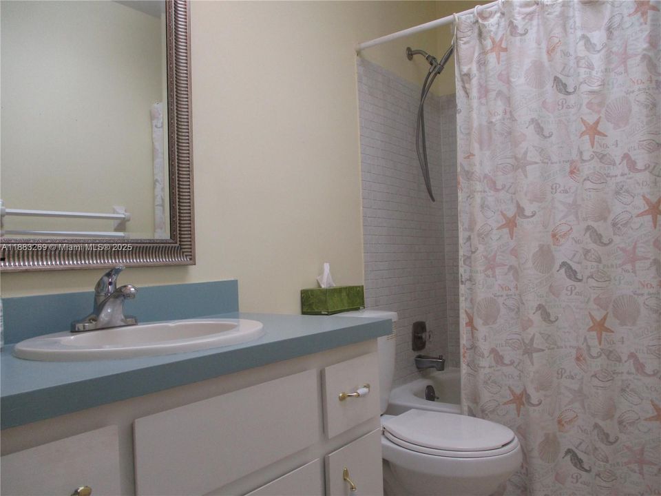 GUEST BATHROOM WITH TUB