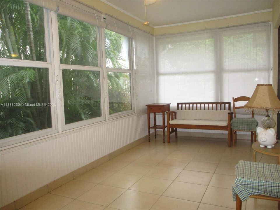 FULLY EXTENDED LARGE PATIO WITH GARDEN VIEW