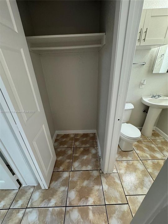 合同活跃: $1,250 (1 贝兹, 1 浴室, 2798 平方英尺)