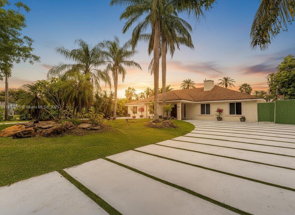 待售: $2,550,000 (6 贝兹, 3 浴室, 5467 平方英尺)