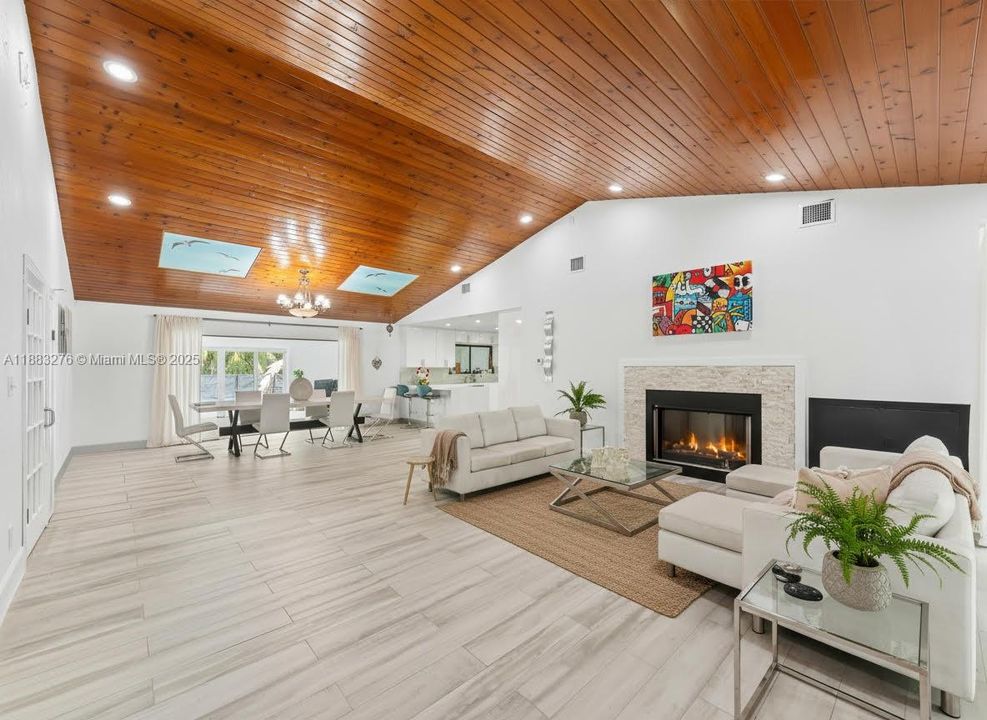 待售: $2,550,000 (6 贝兹, 3 浴室, 5467 平方英尺)