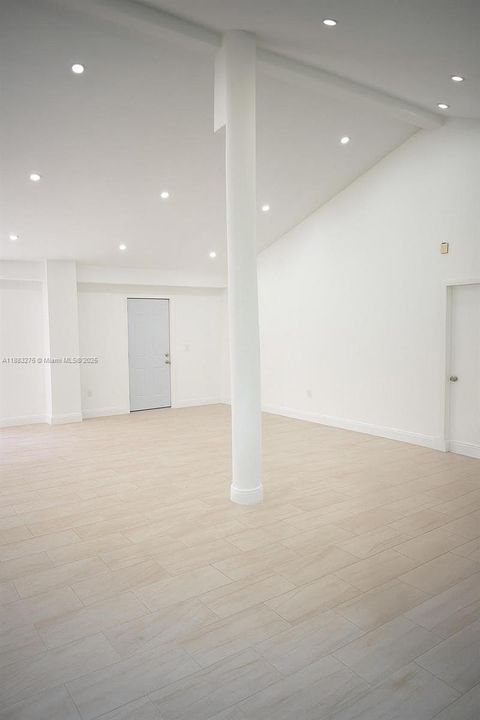 待售: $2,550,000 (6 贝兹, 3 浴室, 5467 平方英尺)