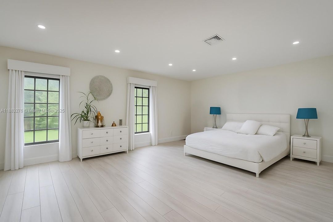 待售: $2,550,000 (6 贝兹, 3 浴室, 5467 平方英尺)