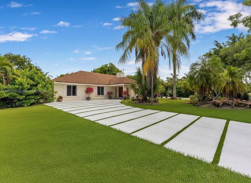 待售: $2,550,000 (6 贝兹, 3 浴室, 5467 平方英尺)