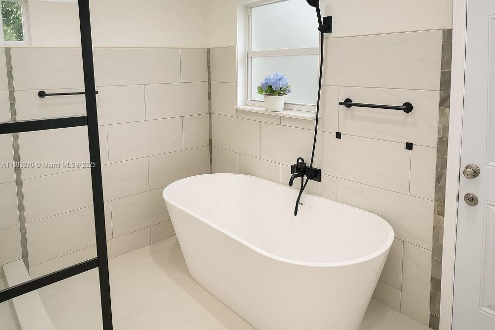 待售: $2,550,000 (6 贝兹, 3 浴室, 5467 平方英尺)