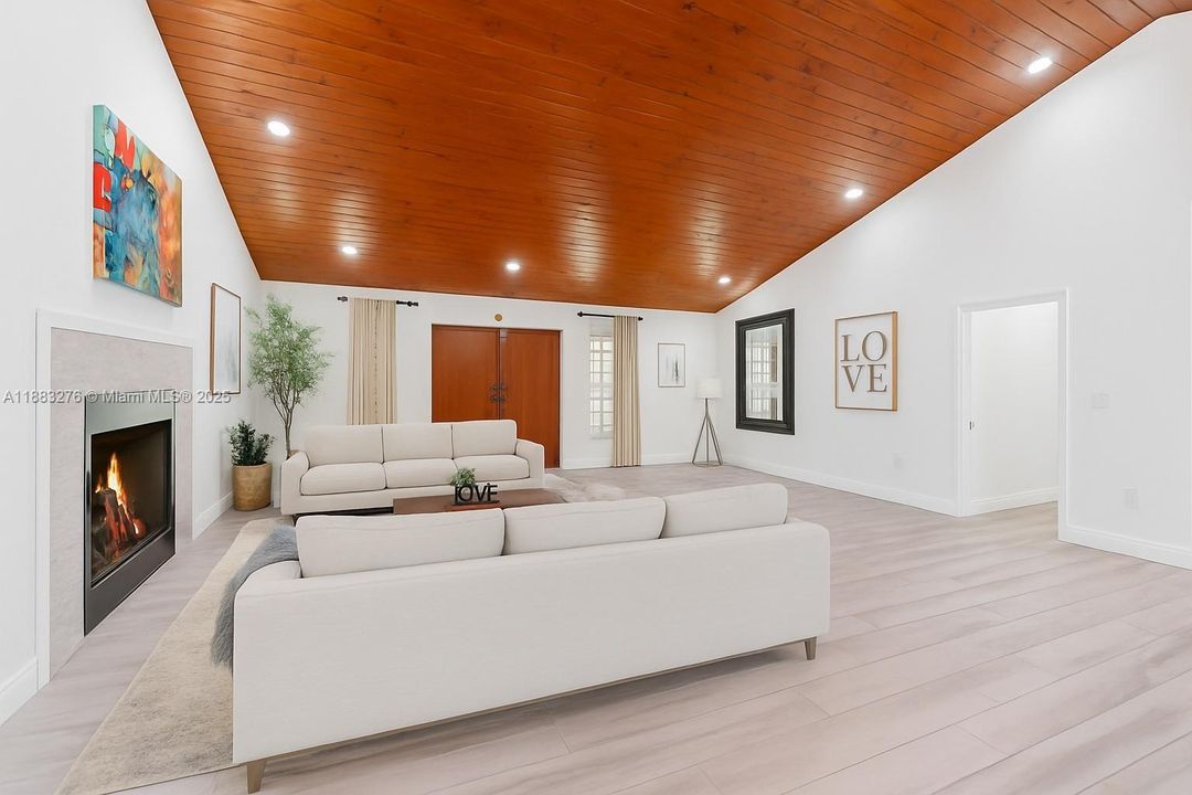 待售: $2,550,000 (6 贝兹, 3 浴室, 5467 平方英尺)