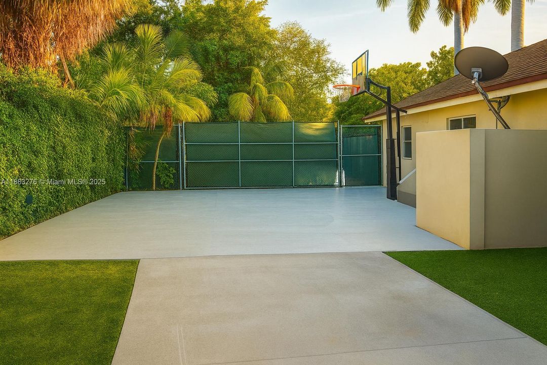 待售: $2,550,000 (6 贝兹, 3 浴室, 5467 平方英尺)