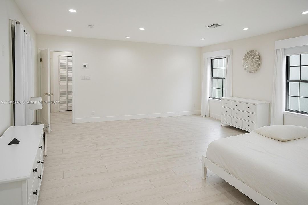 待售: $2,550,000 (6 贝兹, 3 浴室, 5467 平方英尺)