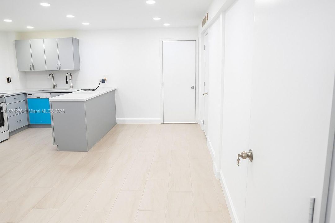 待售: $2,550,000 (6 贝兹, 3 浴室, 5467 平方英尺)