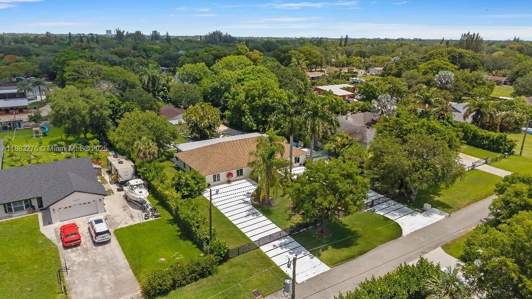 待售: $2,550,000 (6 贝兹, 3 浴室, 5467 平方英尺)