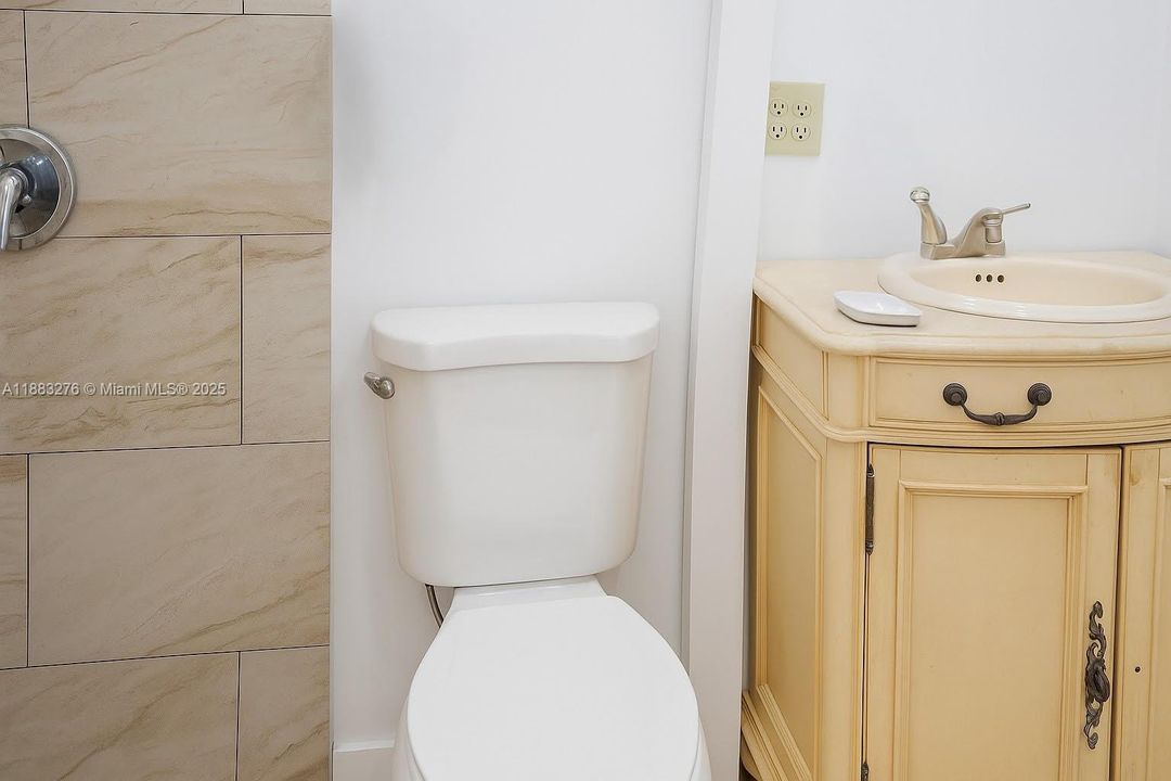 待售: $2,550,000 (6 贝兹, 3 浴室, 5467 平方英尺)