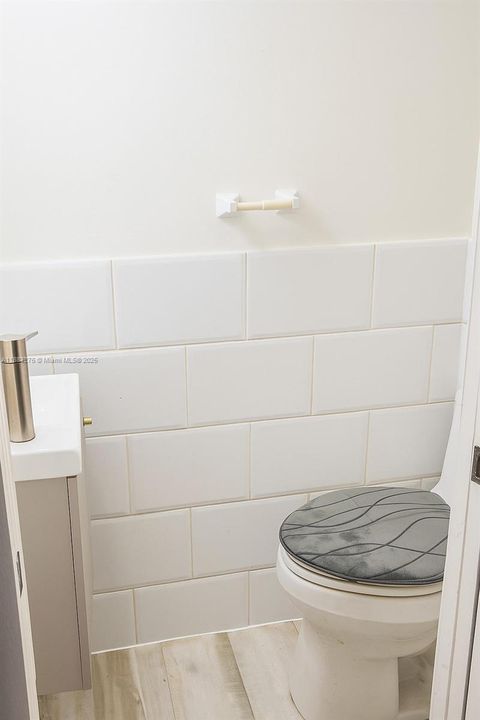 待售: $2,550,000 (6 贝兹, 3 浴室, 5467 平方英尺)