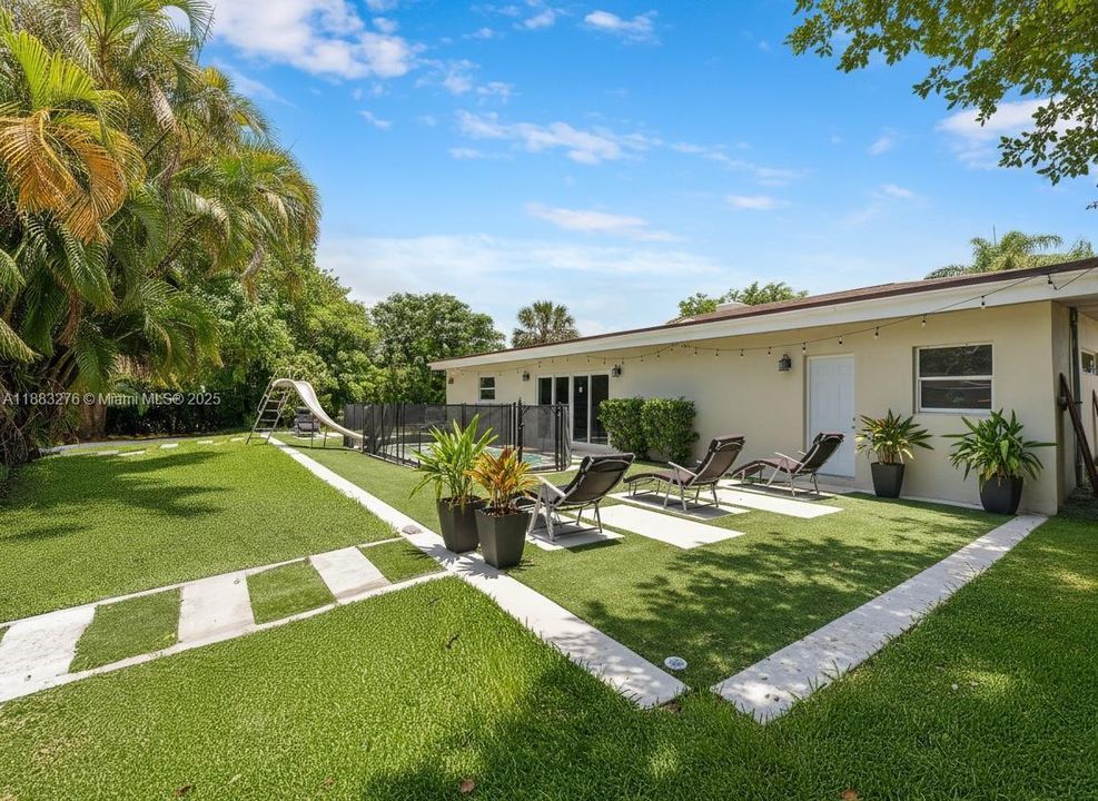 待售: $2,550,000 (6 贝兹, 3 浴室, 5467 平方英尺)