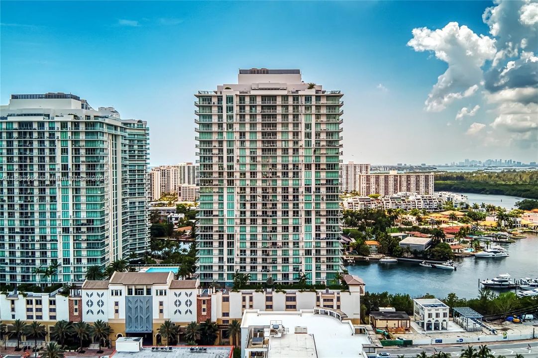 Active With Contract: $1,699,000 (3 beds, 3 baths, 1892 Square Feet)