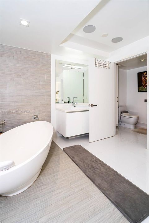 Active With Contract: $1,699,000 (3 beds, 3 baths, 1892 Square Feet)