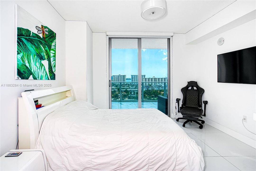 Active With Contract: $1,699,000 (3 beds, 3 baths, 1892 Square Feet)