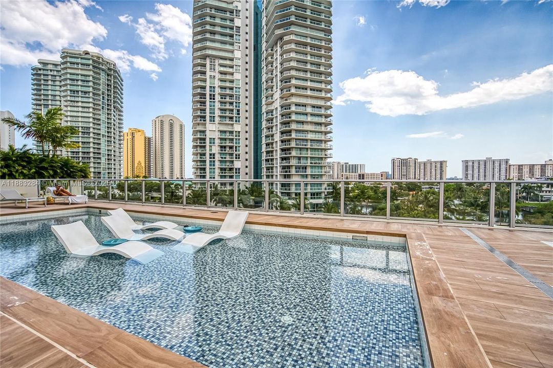 Active With Contract: $1,699,000 (3 beds, 3 baths, 1892 Square Feet)