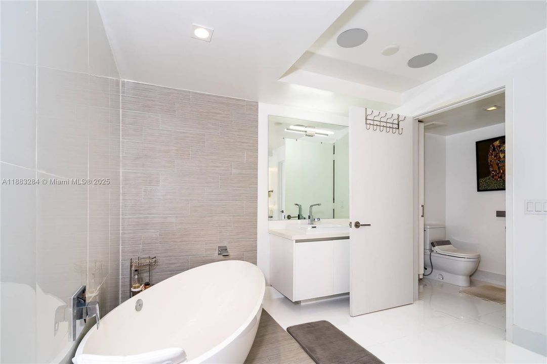 Active With Contract: $1,699,000 (3 beds, 3 baths, 1892 Square Feet)