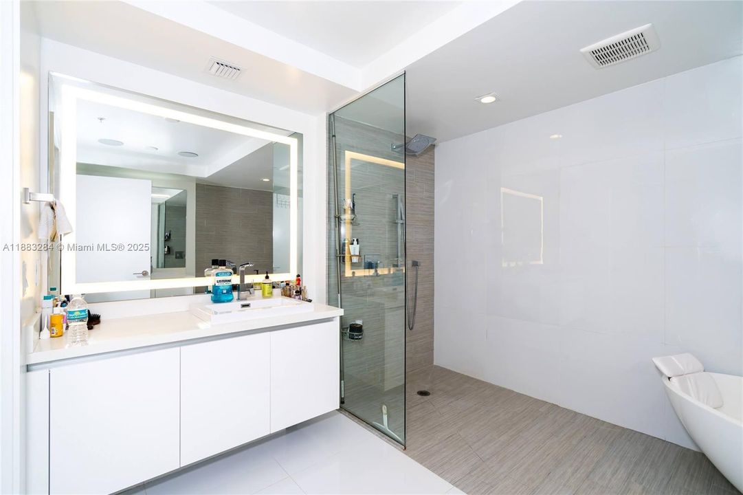 Active With Contract: $1,699,000 (3 beds, 3 baths, 1892 Square Feet)