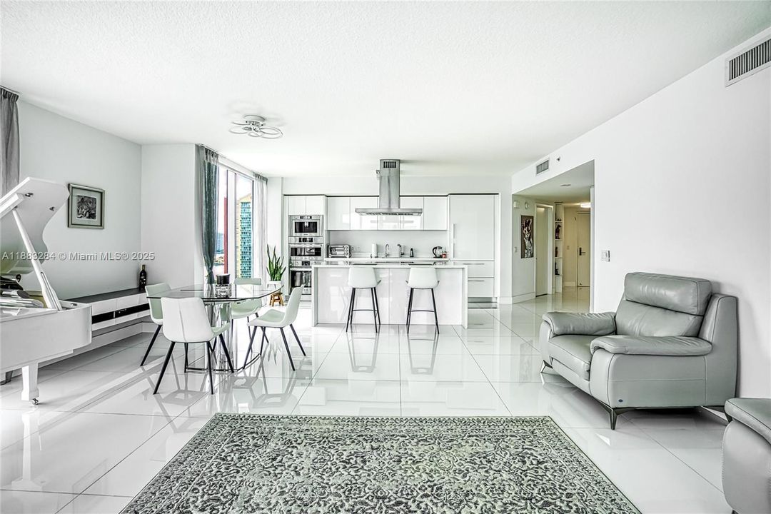 Active With Contract: $1,699,000 (3 beds, 3 baths, 1892 Square Feet)