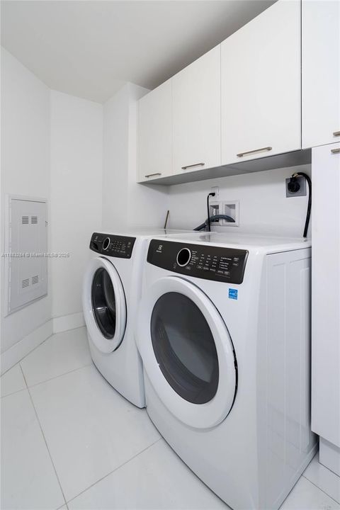 Active With Contract: $1,699,000 (3 beds, 3 baths, 1892 Square Feet)