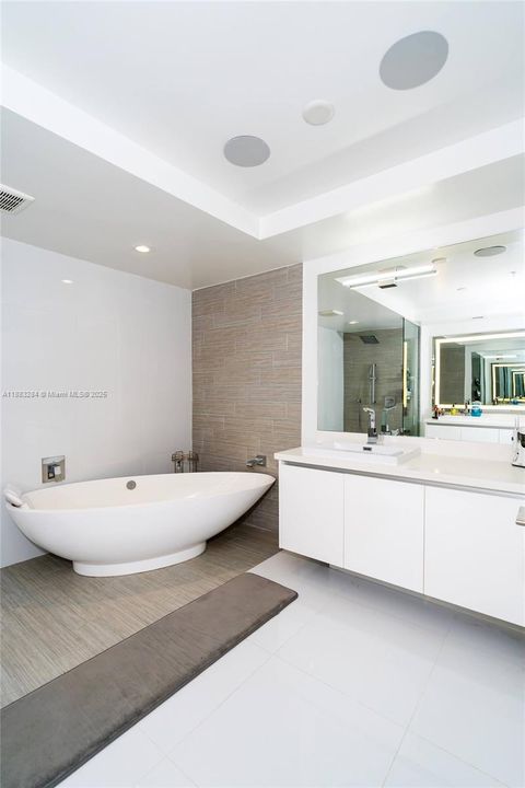 Active With Contract: $1,699,000 (3 beds, 3 baths, 1892 Square Feet)