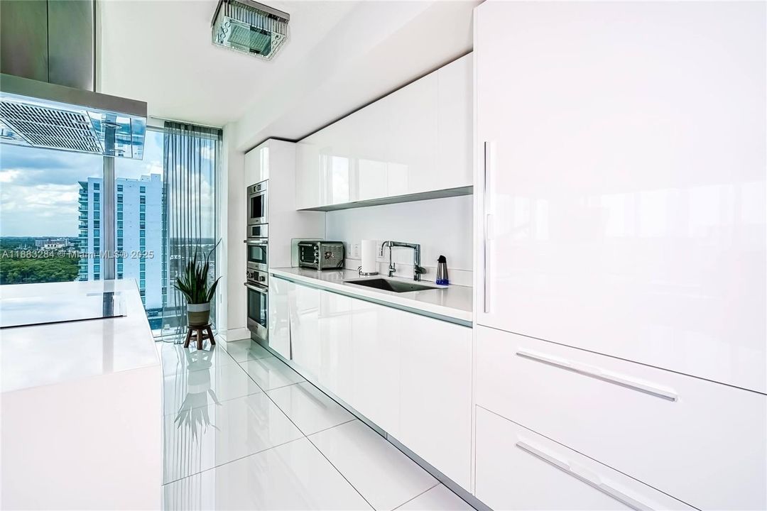 Active With Contract: $1,699,000 (3 beds, 3 baths, 1892 Square Feet)