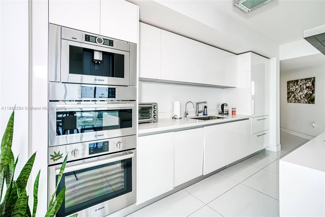 Active With Contract: $1,699,000 (3 beds, 3 baths, 1892 Square Feet)