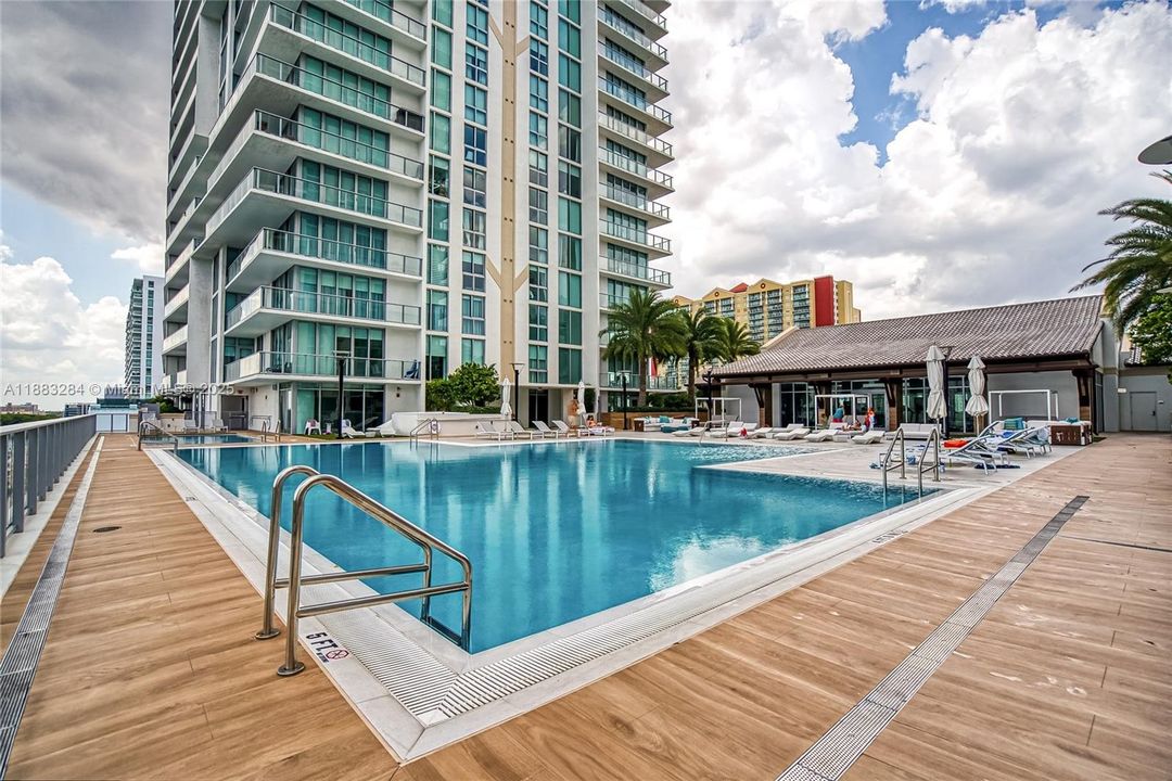 Active With Contract: $1,699,000 (3 beds, 3 baths, 1892 Square Feet)