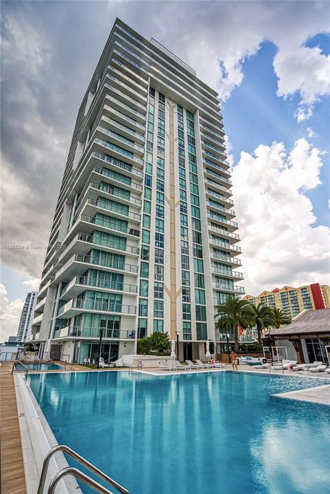 Active With Contract: $1,699,000 (3 beds, 3 baths, 1892 Square Feet)