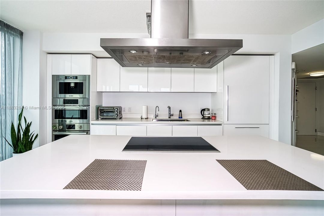 Active With Contract: $1,699,000 (3 beds, 3 baths, 1892 Square Feet)