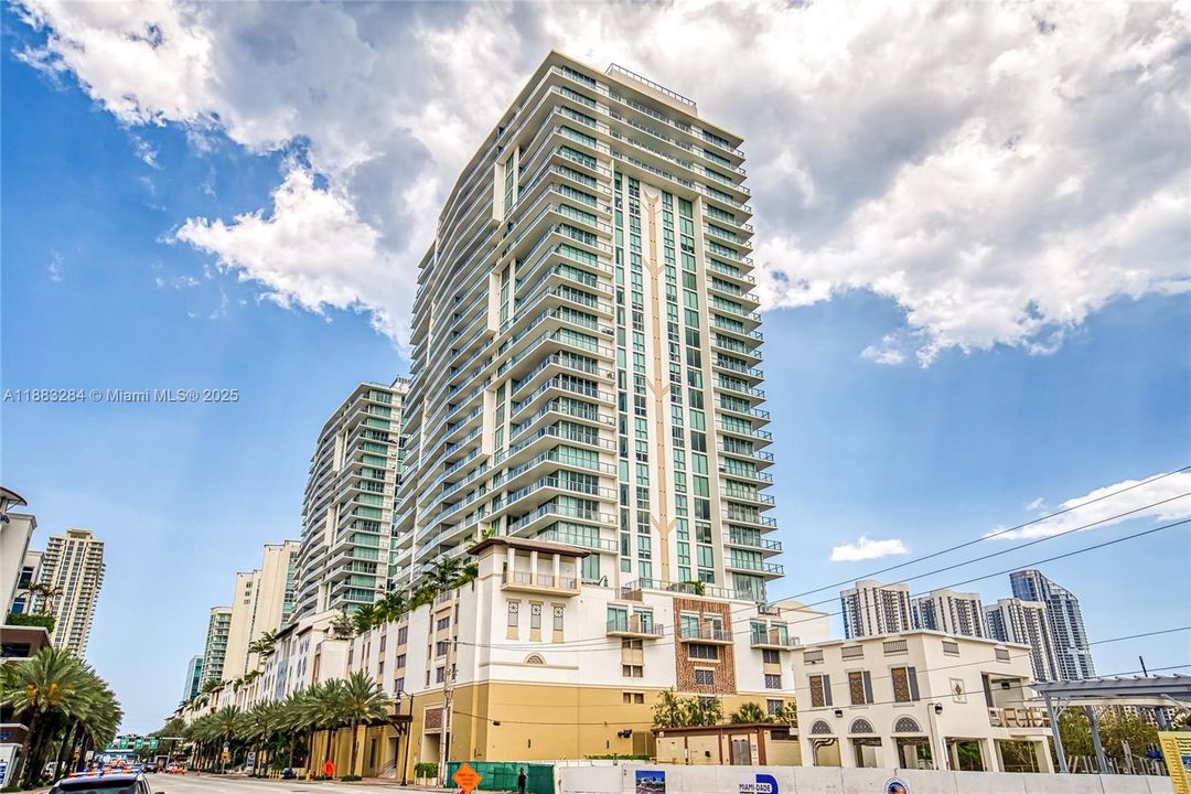 Active With Contract: $1,699,000 (3 beds, 3 baths, 1892 Square Feet)