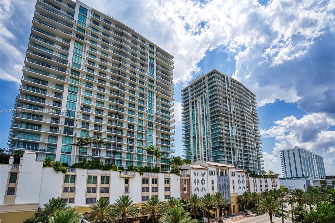 Active With Contract: $1,699,000 (3 beds, 3 baths, 1892 Square Feet)